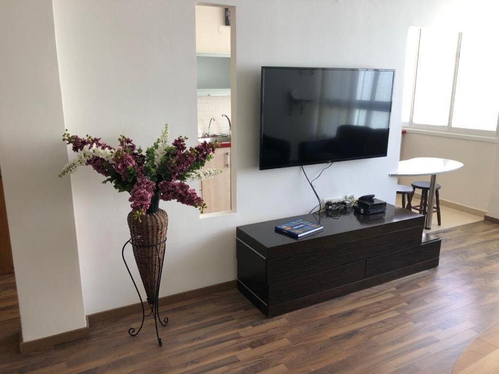 Sky Home Apartment Jabotinsky 8 Bat Yam Exterior foto